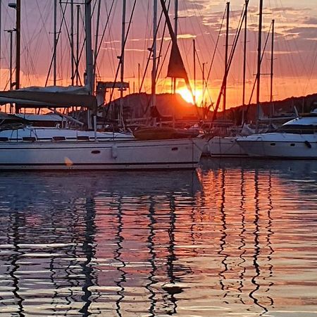 Porquerolles - Nuit Insolite A Bord Du Defi Fou Exterior photo